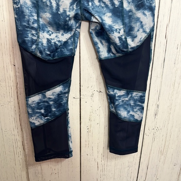 🌻 Lululemon Size 4 Cropped Leggings Reflective Side stripes Mesh Navy and Gray - Picture 9 of 14